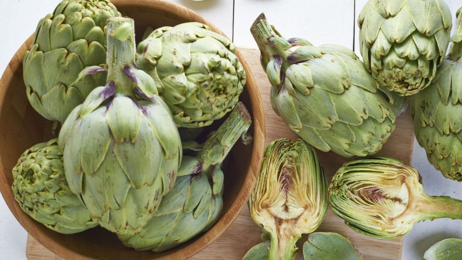 Артишок цветет