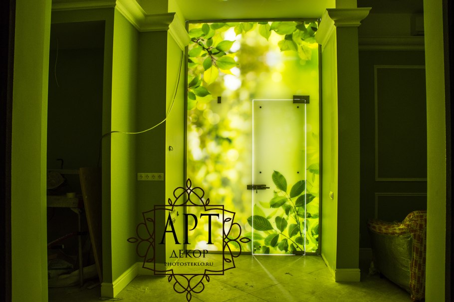 Стеклянная перегородка с подсветкой