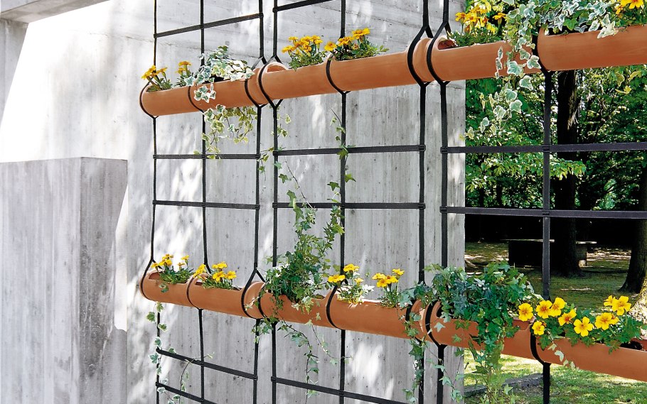 Горшок для цветов из пластиковой бутылки