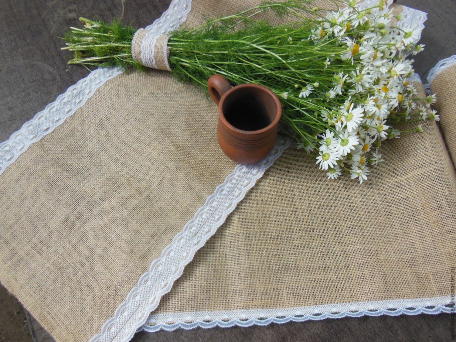 Дерево с висюльками