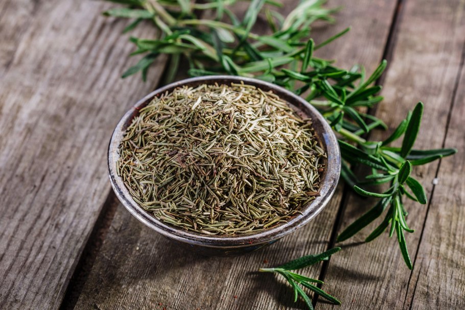Розмарина обыкновенного листья