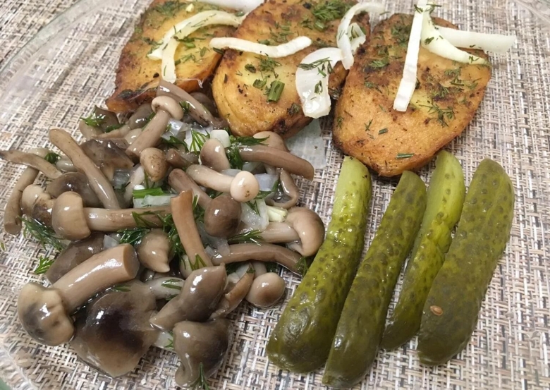 Картошка с солеными грибами