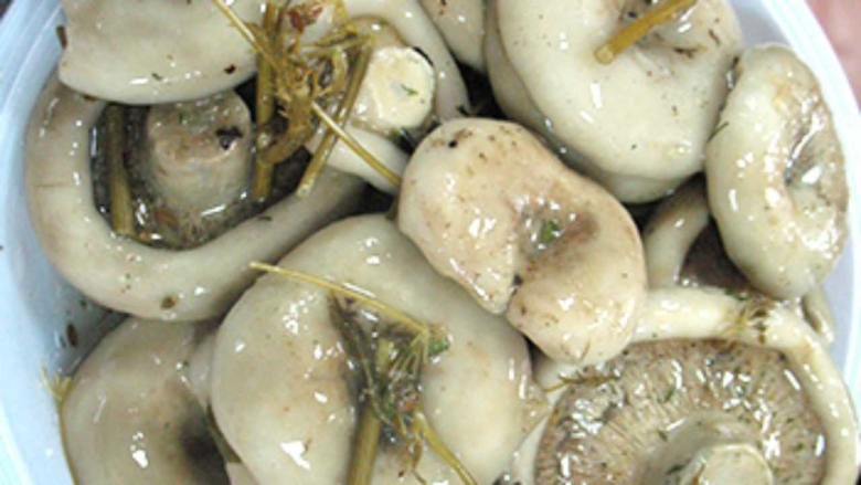 Грузди белые соленые