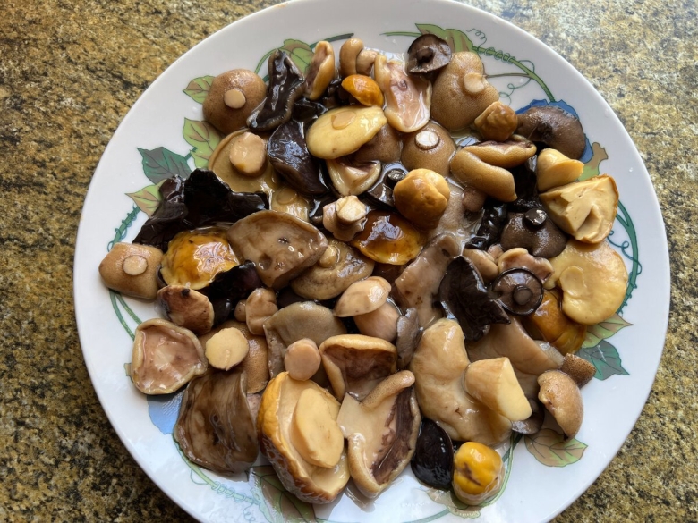 Белые польские грибы банка