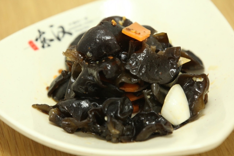 Древесный гриб китайский черный