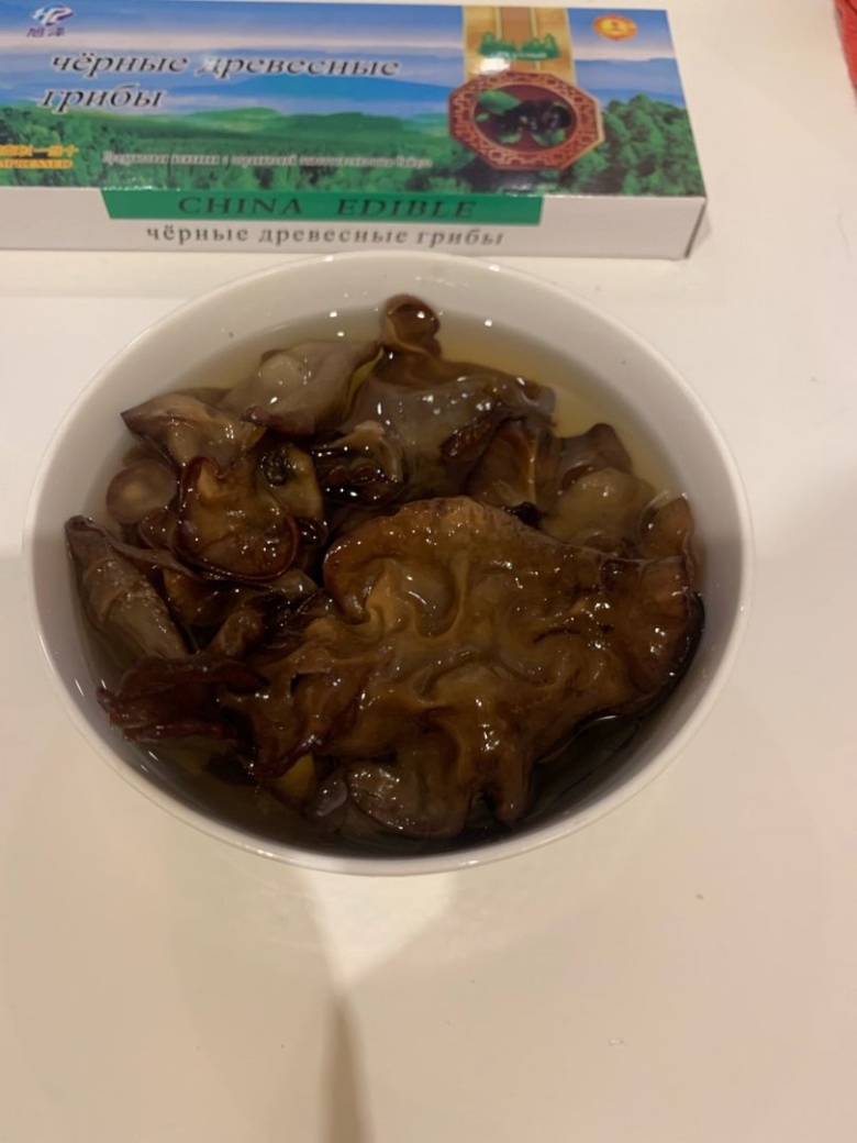 Черный древесный гриб муэр