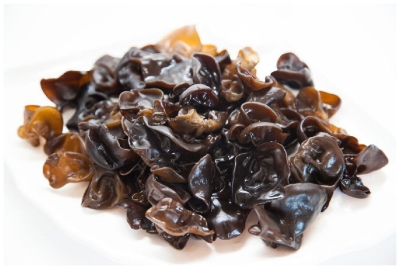 Черный древесный гриб муэр