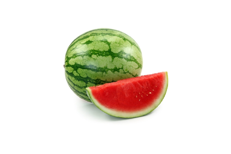 Арбуз на белом фоне