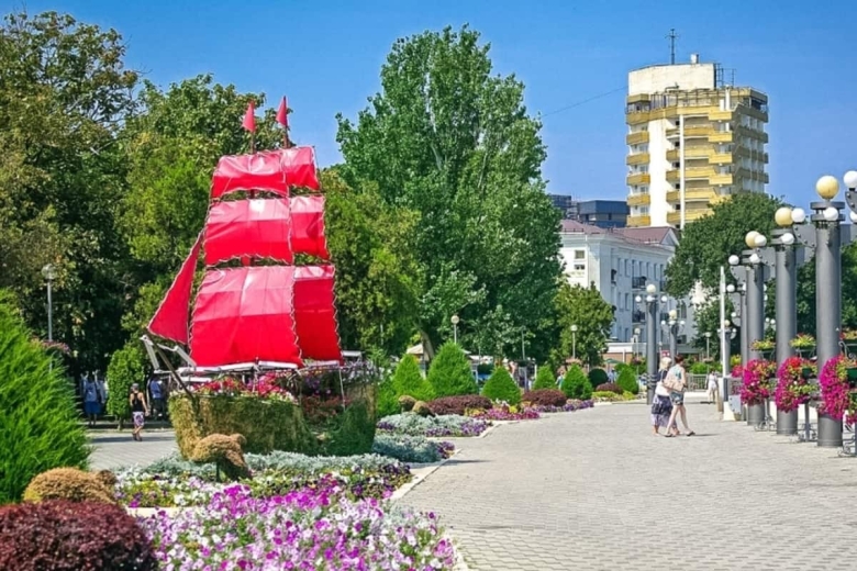 Памятник алые паруса в анапе