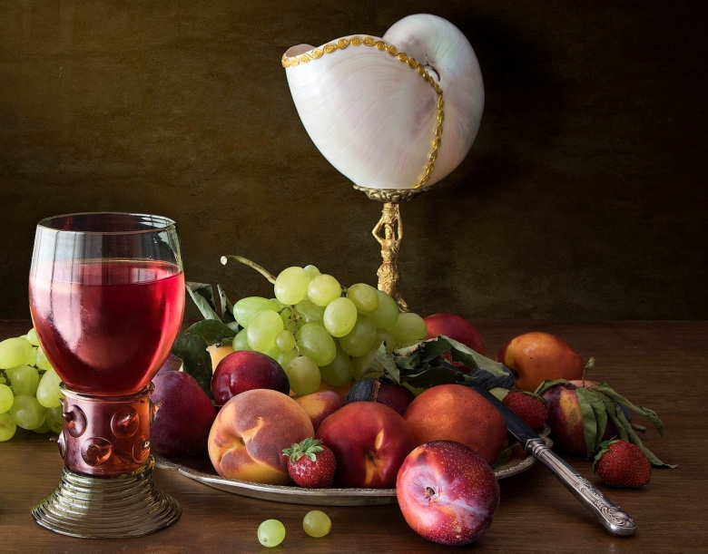 Натюрморт с вином и фруктами