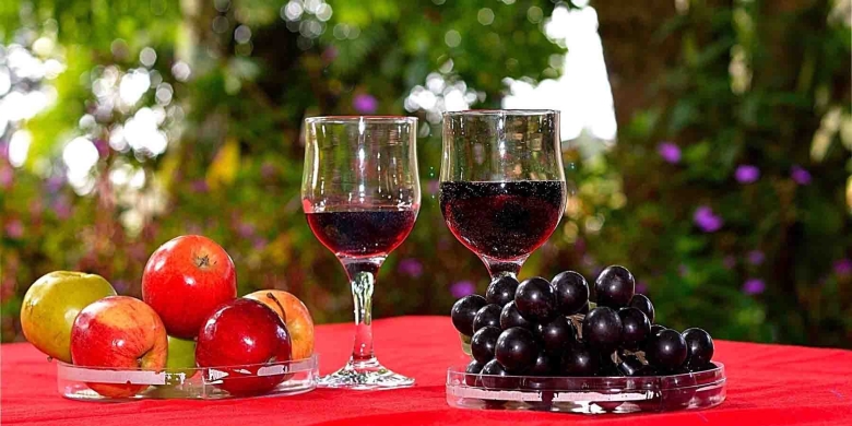 Вино с виноградом