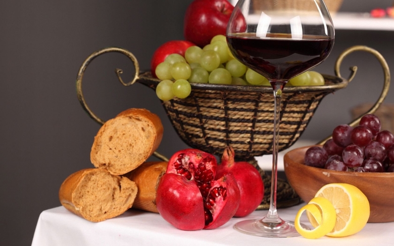 Натюрморт с вином и фруктами