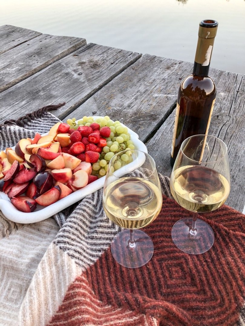 Вино и фрукты