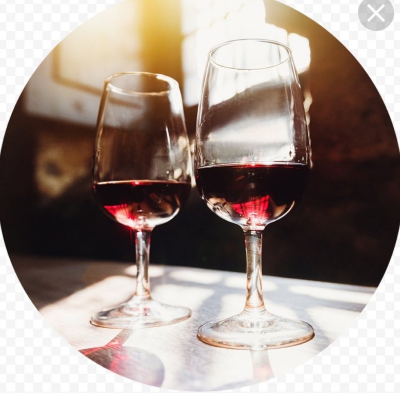 Два бокала вина