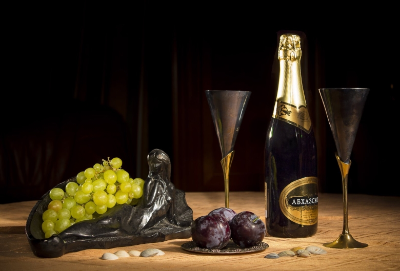 Шампанское и фрукты