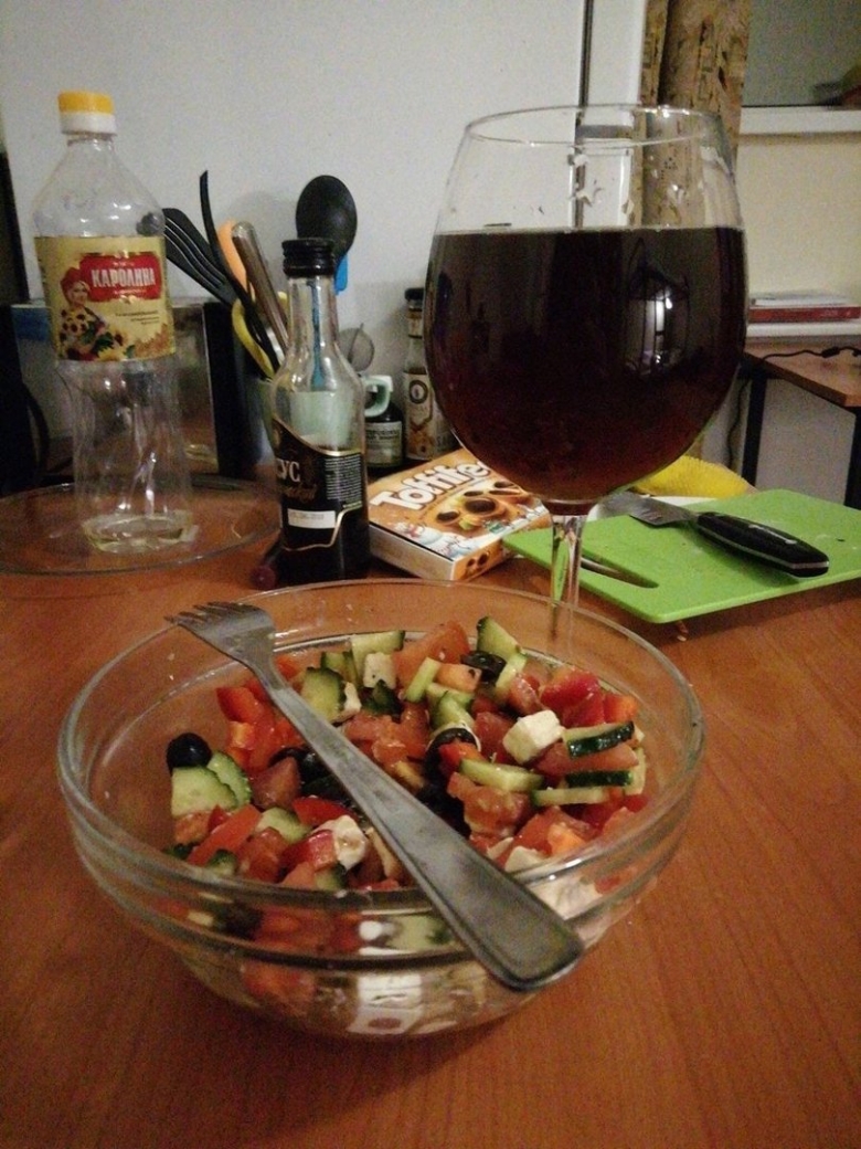 Вино на столе