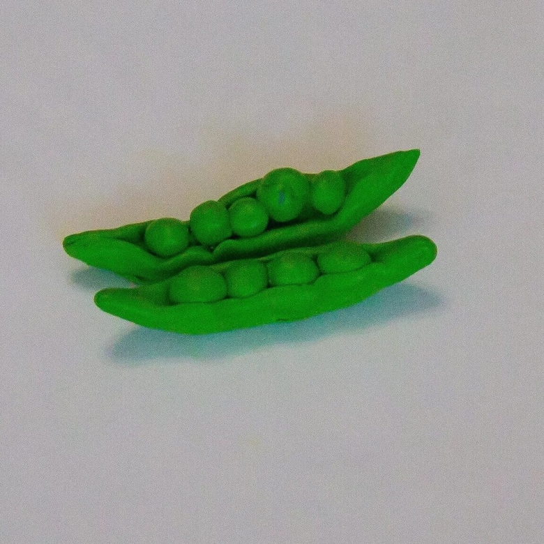 Горох из пластилина