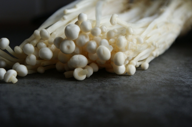 Японские грибы энокитаке