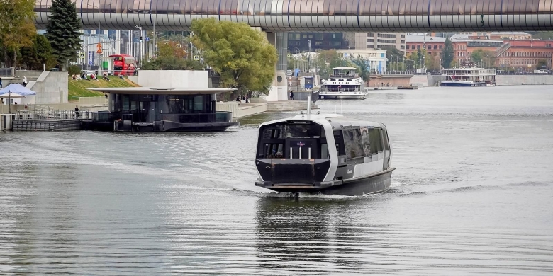 Электрический речной трамвайчик в москве