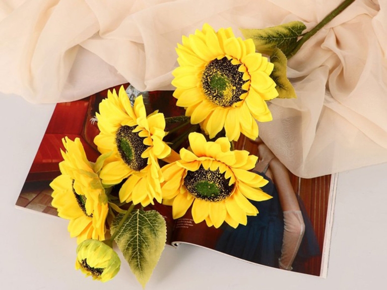 Искусственные подсолнухи