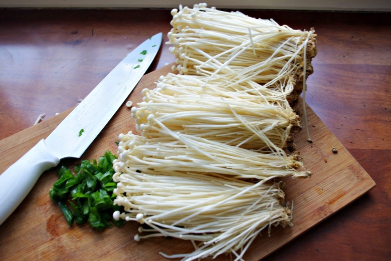 Грибы китайские белые