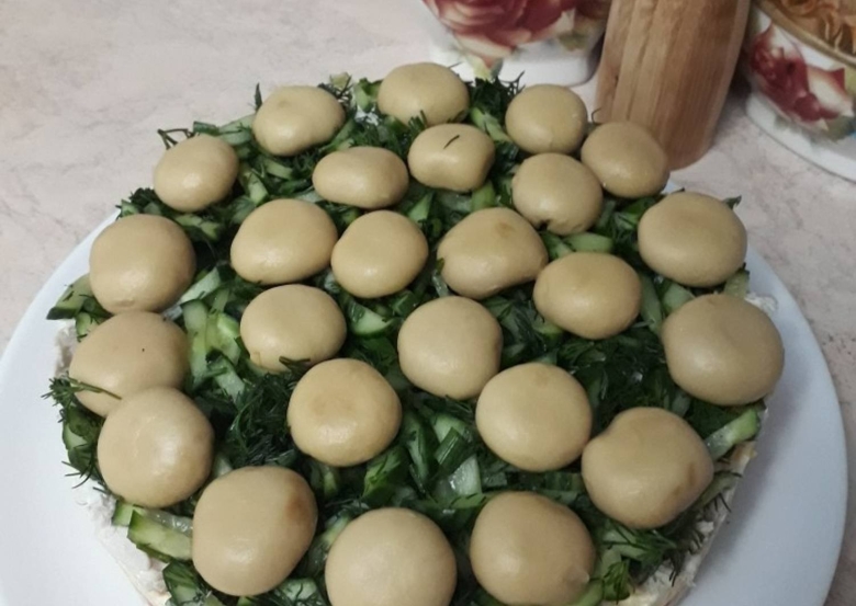 Салат лесная поляна с шампиньонами