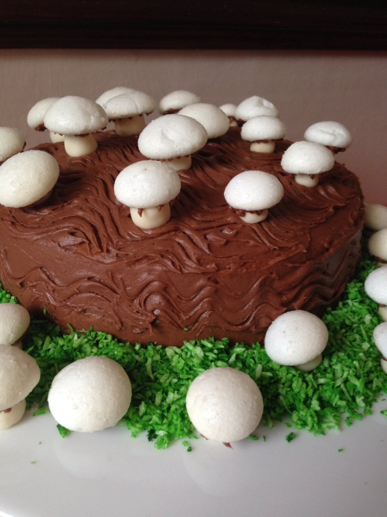 Украшение торта грибочками
