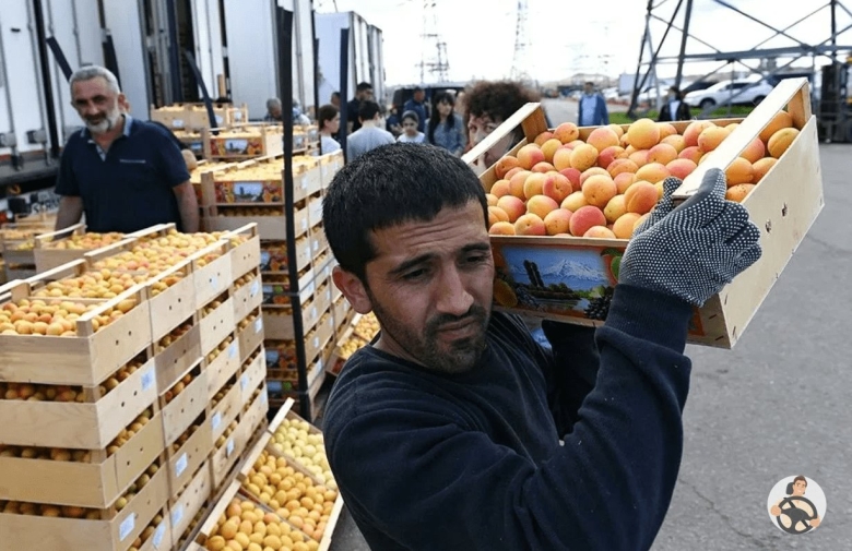 Армяне торговцы на рынке