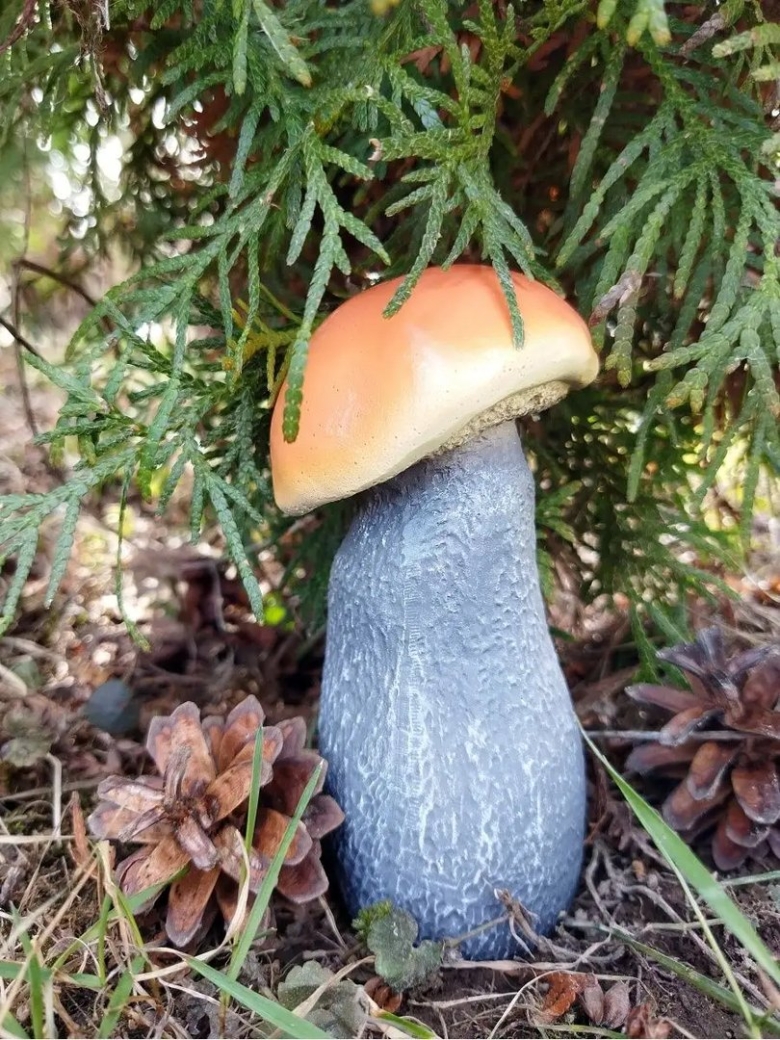 Садовая фигурка гриб подосиновик