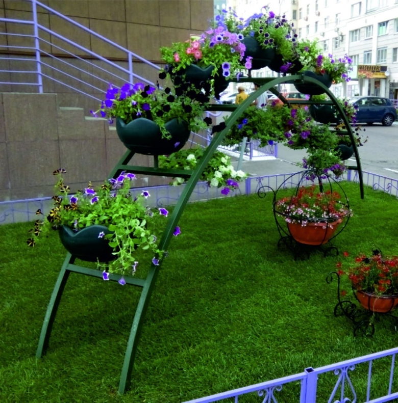 Металлические конструкции для цветов