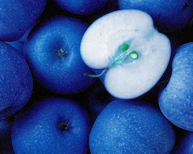 Фрукт голубого цвета