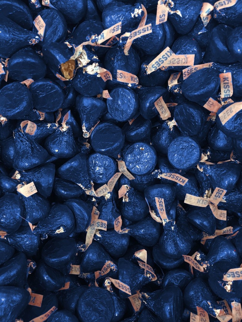 Синие конфеты