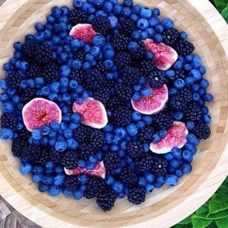 Синие фрукты и ягоды