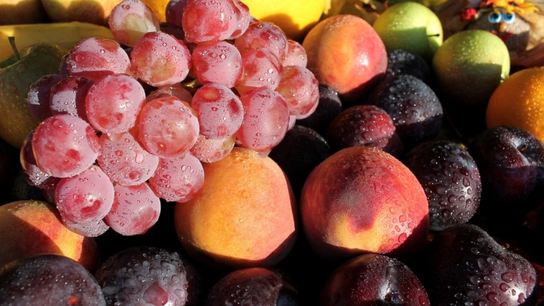 Нектарины абрикосы виноград