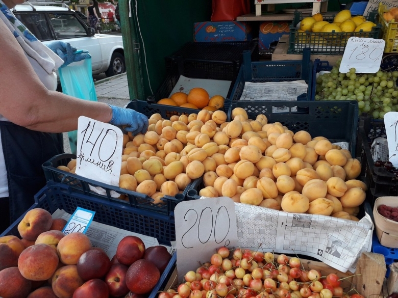 Абрикосы на рынке