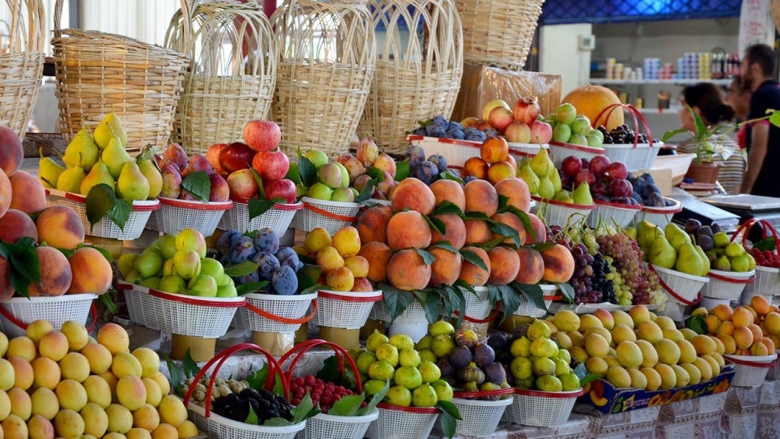 Рынок фруктов в Ереване Вернисаж