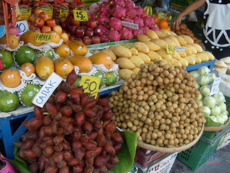 Фруктовый рынок в Тайланде