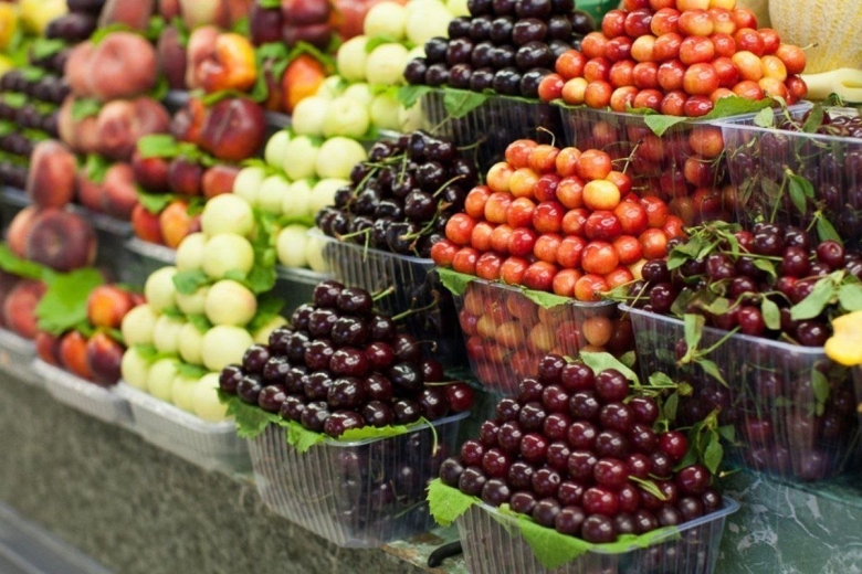 Выкладка овощей и фруктов