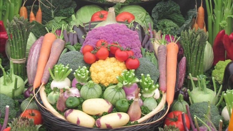 Овощи на грядке