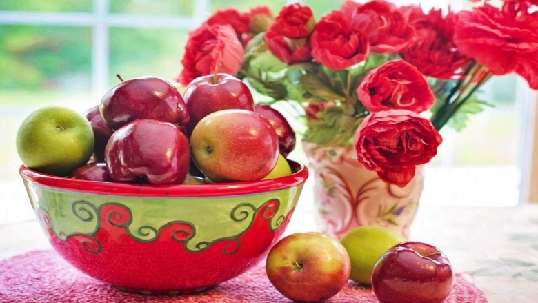 Красивое яблоко