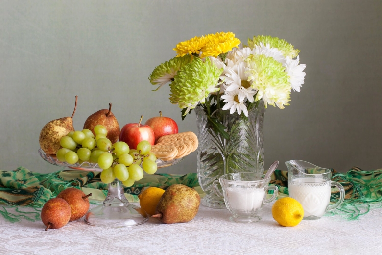 Натюрморт фрукты и цветы