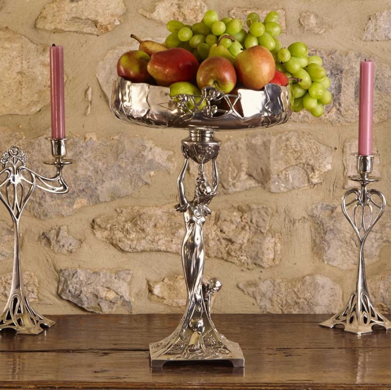 Ваза для фруктов на ножке