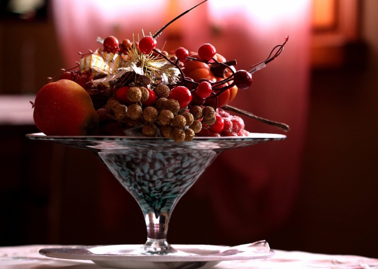 Красивая ваза с фруктами