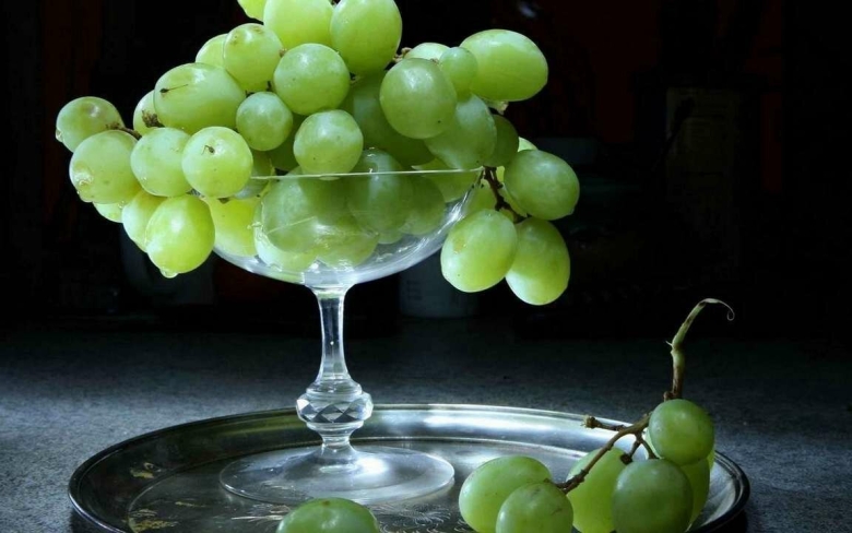 Виноград зеленый