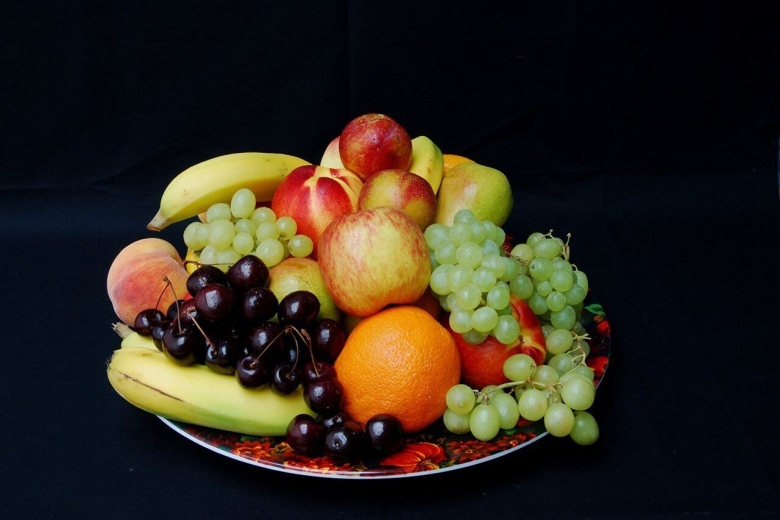 Тарелка с фруктами