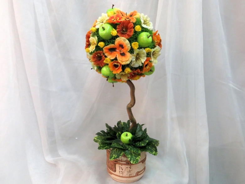 Топиарий зеленый сердце со стрелой