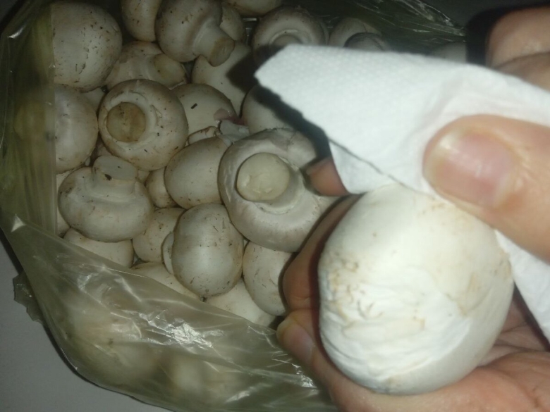 Очищенные шампиньоны