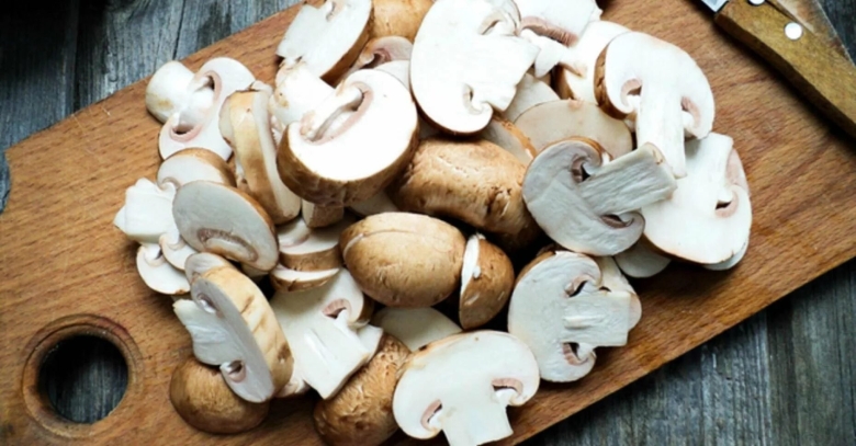 Шампиньоны слайсами