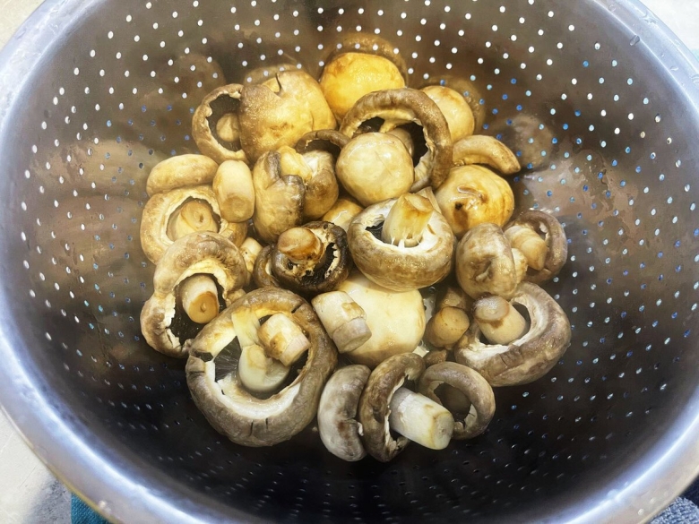 Наклейки на закусон грибочки