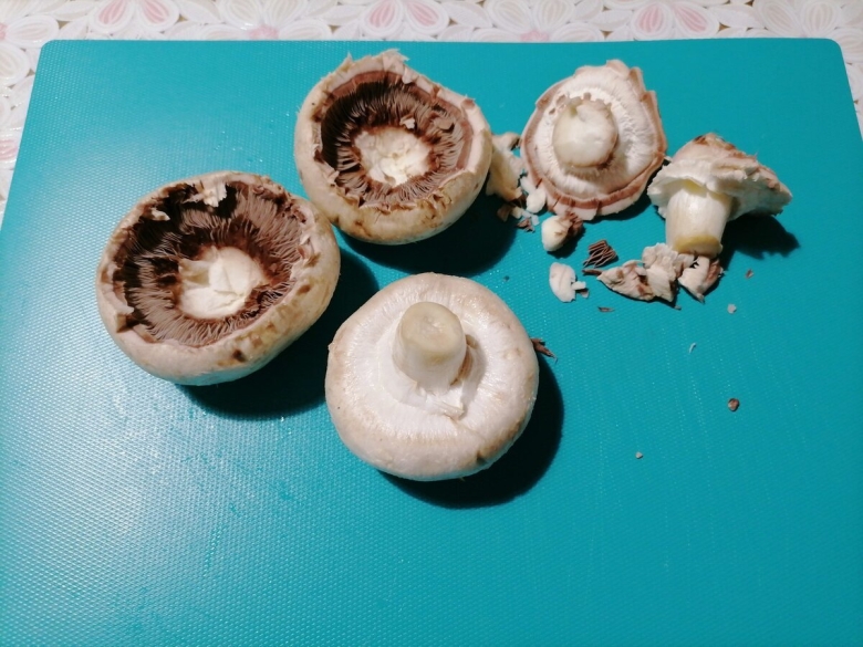 Шампиньон под шляпкой